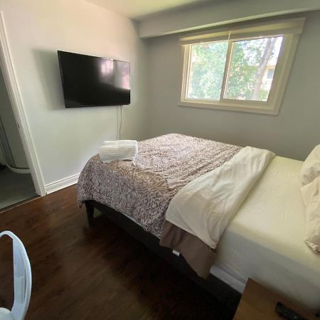 Yonge And Finch Subway !P Cozy & Quiet Private Bdr With Private Bathroom Торонто Екстер'єр фото